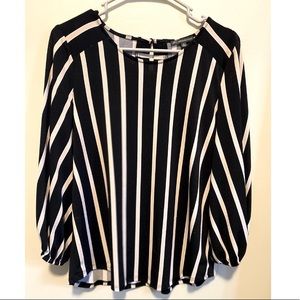 Dressy quarter sleeve shirt! 👚